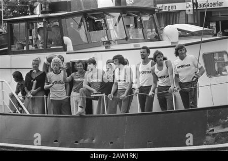 Recordings Superstar AVRO in Vlaardingen, several Superstars aboard ship date: August 4, 1976 Location: Vlaardingen, South Holland Institution Name: Avro Stock Photo