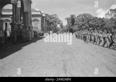 Sworn officers in Bogor KNIL soldier poses with an operator? Date ...