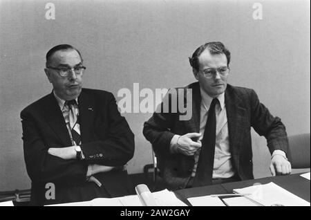 Anefo photo collection. Bobby Fischer in Hilton Hotel in Amsterdam For  discussions with fide chairman Max Euwe (right) about the two camp to the  world championship with Boris Spassky. January 31, 1972.