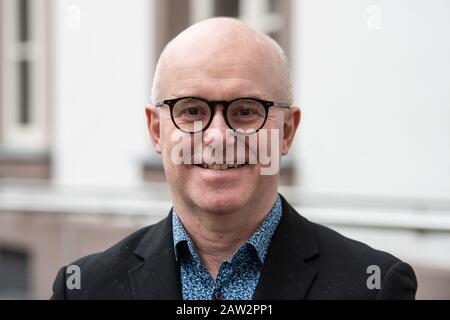 06 February 2020, Lower Saxony, Göttingen: Laurence Cummings, Artistic Director of the Festival, smiles before a press conference on the occasion of the 100th anniversary of the Göttingen International Handel Festival. The Handel Festival runs from 20.05.2020 to 01.06.2020. Photo: Swen Pförtner/dpa Stock Photo