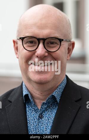 06 February 2020, Lower Saxony, Göttingen: Laurence Cummings, Artistic Director of the Festival, smiles before a press conference on the occasion of the 100th anniversary of the Göttingen International Handel Festival. The Handel Festival runs from 20.05.2020 to 01.06.2020. Photo: Swen Pförtner/dpa Stock Photo