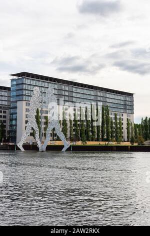 Berlin, Germany- October 6, 2019: view of the other shore from the Spree river embankment between the Oberbaunum bridge and Elsen Bridge, Molecule Man Stock Photo