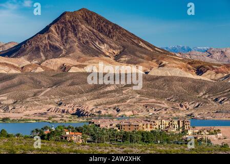 Lava Butte over Lake Las Vegas and single family houses in Henderson, part of the Las Vegas metropolitan area, Nevada, USA Stock Photo