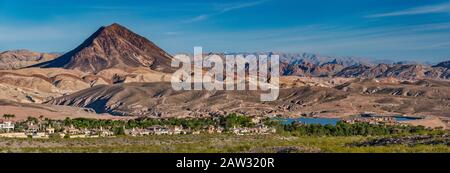 Lava Butte over Lake Las Vegas and single family houses in Henderson, part of the Las Vegas metropolitan area, Nevada, USA Stock Photo