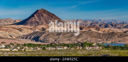 Lava Butte over Lake Las Vegas and single family houses in Henderson, part of the Las Vegas metropolitan area, Nevada, USA Stock Photo