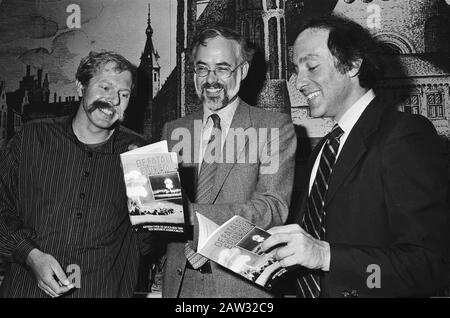 Presentation of the book The fatal epidemic doctors about the consequences of a particular nuclear war. Eric Chivion Dolf Algra and Anne Baermans the book / Date: April 8, 1982 Keywords: books, presentations Stock Photo