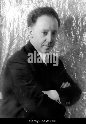 1937 , 30 november, New York , USA  : The polish celebrated pianist virtuoso ARTHUR RUBINSTEIN ( 1887 - 1982 ) , photo  by Carl Van Vechten ( 1880- 19 Stock Photo