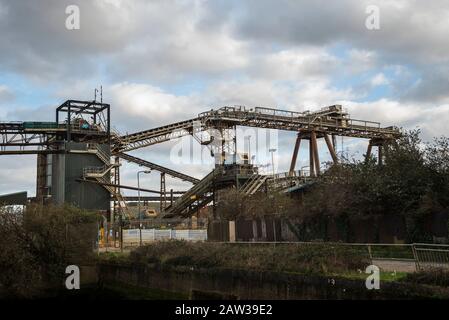 A bulk carrier transferring sand via a conveyor belt system to the ...