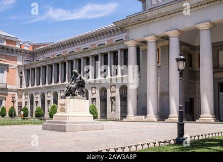 Bronze statue of Diego Velazquez outside the Prado Museum building, Madrid, Spain Stock Photo