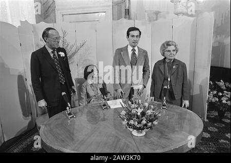 Princess Christina engaged with Jorge Guillermo; Prince Bernhard, Christina, Jorge Guillermo and HM during press conference Date: February 14, 1975 Keywords: queens, press conferences, engagements Person Name: Bernhard (prince Netherlands), Christina, princess, Guillermo Jorge Stock Photo