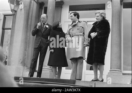 Princess Christina engaged with Jorge Guillermo; on landing at press conference Prince Bernhard, Princess Christina, Jorge Guillermo and HM Date: February 14, 1975 Keywords: platforms, queens, press conferences, engagements Person Name: Bernhard (prince Netherlands), Christina, princess, Guillermo Jorge Stock Photo