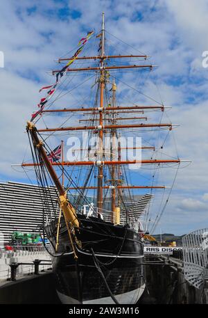 The RSS Discovery berthed under a blue sky with the V&A Dundee design museum in the background by the waterfront in Dundee, Dundee, Scotland Stock Photo