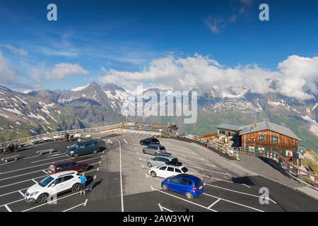 Edelweissspitze 2572 m, car park and mountain refuge Edelweisshutte in the Hohe Tauern / High Tauern National Park, Salzburg, Austria Stock Photo