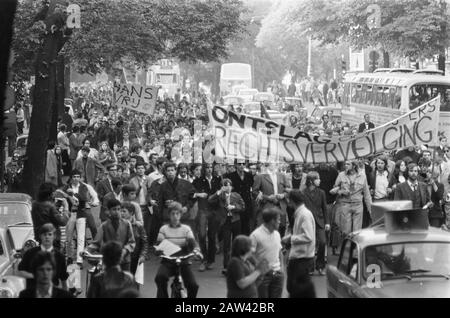 Protest Demonstration students and workers lawsuits against Maagdenhuis Occupants from Westermarkt Amsterdam procession banner Date: June 12, 1969 Location: Amsterdam, Noord-Holland Keywords: WORKERS, banners, processions person Name: Westermarkt Stock Photo