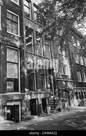 Radio Caroline in Amsterdam. Building Singel 160 Date: August 16, 1967 Location: Amsterdam, Noord-Holland Keywords: buildings Person Name: CAROLINE RADIO Stock Photo