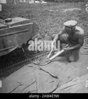 Treatment Action Area Pagaralem South Sumatra  Regularly from Pagaralem (Zd Sum..) Purification operations undertaken, which the infantry mainly receives support from the carriers, while Pipercup maintains regular communication with the various outposts. Grease! Also one of the main acts that come to pass in the maintenance of a carrier. SLD. B. Reuvers of Nw. Amsterdam, lost then also careful of that task. Date: March 18, 1949 Location: Indonesia, Dutch East Indies, Sumatra Stock Photo