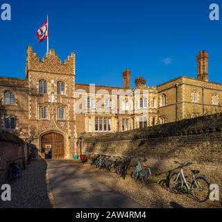 Jesus College Cambridge - Main gate entrance walkway, known as the chimney, to Jesus College, part of the University of Cambridge. Founded in 1496. Stock Photo