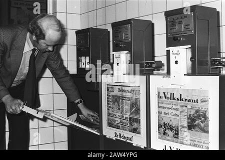 Newspaper Vending machines located at railway stations (Oudenbosch, NB Date: September 25, 1978 Location: Oudenbosch Keywords: STATIONS, newspapers Institution Name: NS Stock Photo