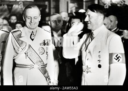 1939 , GERMANY  : The german Fuhrer dictator  ADOLF HITLER ( 1889 - 1945  ) with Foreign minister baron JOACHIM VON RIBBENTROP ( 1893 – 1946 ).  - WWI Stock Photo