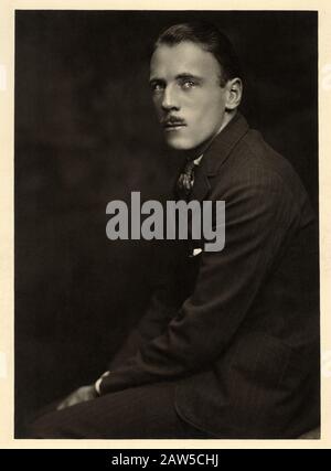 1928 ca,  USA : The british-born silent movie and stage actor ROLAND YOUNG ( 1887 - 1953 ). Photo by Bangs , New York  - CINEMA - ATTORE - tie - crava Stock Photo