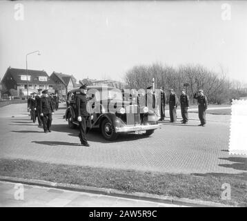 Marvo funeral Daman military workman Beishuizen Date: April 29, 1955 Location: Den Helder Keywords: Death Person Name: Beishuizen Stock Photo