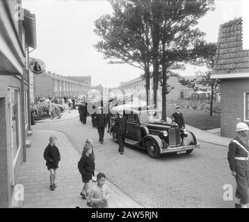 Military funeral skipper Jan Hendrik Simonis Daman Date: July 5, 1955 Location: Den Helder Keywords: funerals, boaters Name of Person: Jan Hendrik Simonis Stock Photo