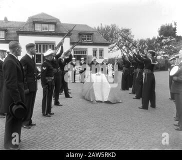 Military funeral skipper Jan Hendrik Simonis Daman Date: July 5, 1955 Location: Den Helder Keywords: funerals, boaters Name of Person: Jan Hendrik Simonis Stock Photo