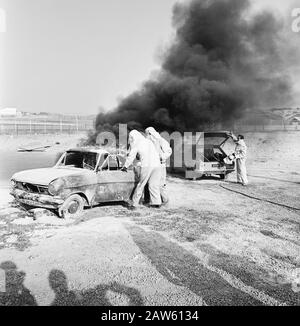 Rescue Demonstration at Zandvoort circuit, volunteers appropriately equipped BMW extinguish burning wreck Date: April 9, 1974 Location: North-Holland, Zandvoort Keywords: VOLUNTEERS, demonstrations Stock Photo