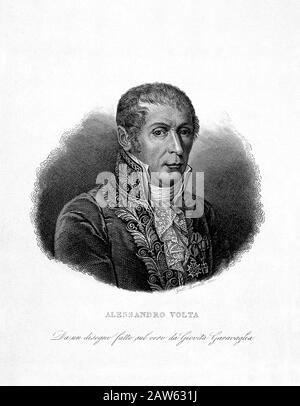 XIX century , ITALY : The italian Physicist  Count ALESSANDRO VOLTA ( 1745 - 1827 ) ,  portrait engraved by Gaetano Bonatti , from original by painter Stock Photo