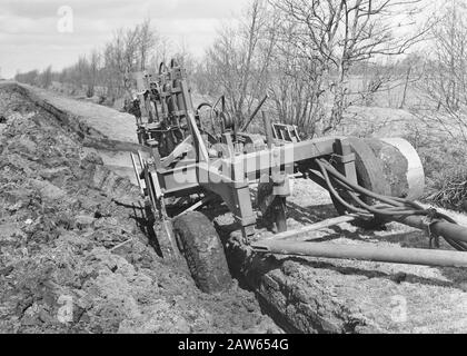 mining, soil, leveling, sanding, plowing, Shorter Zwaag Date: April 1956 Location: Shorter Zwaag Keywords: sanding, leveling, tillage, cultivation, plowing Stock Photo