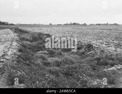 mining, soil, leveling, sanding, land lots, ditches, Ring Polder Date: August 1957 Location: Ring Polder Keywords: sanding, leveling, soil, land plots, development, locks Stock Photo