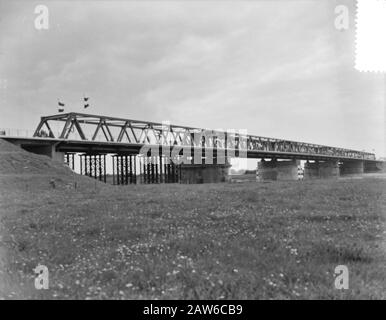 Opening of the new bridge over the Meuse at Gennep Date: May 17, 1955 Location: Gennep Keywords: BRIDGE, Openings Stock Photo