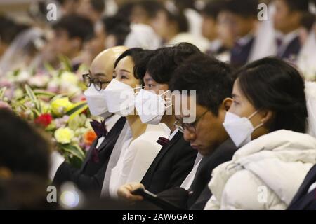 Gapyeong, GYEONGGI, SOUTH KOREA. 7th Feb, 2020. Feb 07, 2020-Gapyeong, South Korea-Thousands of couples take part in a mass wedding of the Family Federation for World Peace and Unification, commonly known as the Unification Church, at Cheongshim Peace World Center in Gapyeong-gun, South Korea. Credit: Ryu Seung-Il/ZUMA Wire/Alamy Live News Stock Photo