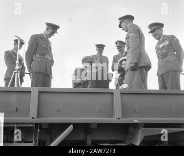 Queen Juliana and Prince Bernhard visited 4th Division of the Royal Army Date: September 27, 1961 Keywords: royal visits, military, army units Person Name: Juliana (queen Netherlands ) Stock Photo