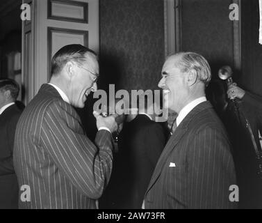 Lunch at The Royal Air Forces Association. The Earl of Bandon, Prince Bernhard Date: November 5, 1961 Keywords: lunch Person Name: Bernhard, Prince, The Royal Air Forces Associatio Stock Photo