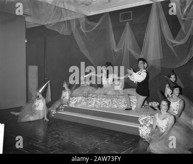 Opening Furniture Fair in Rotterdam. Ballet Group of dances Sleeping Beauty Date: November 6, 1961 Location: Rotterdam, South Holland Keywords: Openings, furniture, trade Stock Photo