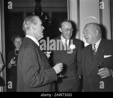 Lunch at The Royal Air Forces Association. The Earl of Bandon, Prince Bernhard, William Shakespeare Date: November 5, 1961 Keywords: lunch Person Name: Bernhard, Prince, Count William Stock Photo
