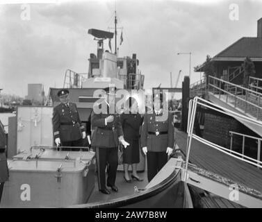 Queen Juliana visits the municipal police of Rotterdam Date: April 10, 1962 Location: Rotterdam, South Holland Keywords: queens, cops, ships Person Name: Juliana (queen Netherlands) Stock Photo