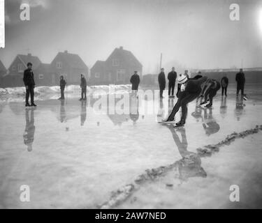 Langebaan Contests in St. Pancras, Wim Schoone (l) Jaap Frederiks (right) Date: January 21, 1964 Keywords: skating, sport Stock Photo