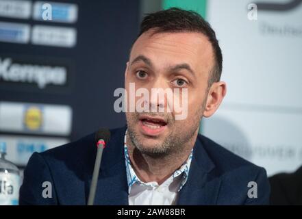 Langenhagen, Germany. 07th Feb, 2020. Handball: Germany, men, national team. Bob Hanning, DHB Vice President, speaks at a press conference. Icelandic Gislason succeeds Prokop, from whom the DHB parted on Thursday, as national coach. Credit: Julian Stratenschulte/dpa/Alamy Live News Stock Photo