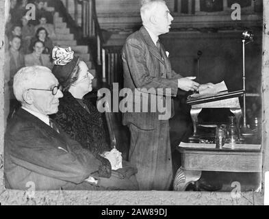 Professor Arnold Toynbee  Professor Toynbee standing Date: June 29, 1967 Keywords: historians, professors Person Name: Toynbee, A.J. Stock Photo