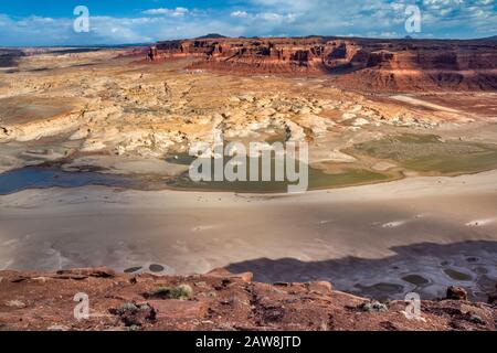 Colorado River near Hite Marina, closed due to Lake Powell low water level, Glen Canyon National Recreation Area, Colorado Plateau, Utah, USA Stock Photo