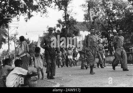 Action 4-4 Battalion Hunters in Magetan, East Java  Operation Clean Ship. Republican captured combatants discharged Date: March 29, 1949 Location: Indonesia, Java, Magetan, Dutch East Indies Stock Photo