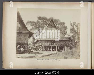 Photo album Deli Maatschappij: Unloading and storage of tobacco in Amsterdam  Warehouse and office Indies Inspection N.H.M. Location: Amsterdam Stock Photo