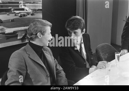 Lead Bennekom Jr. arrives at Schiphol Airport after a prison sentence of a year in East Berlin for smuggling.. Rudolf Sternau left, which was a month before release. Date: April 12, 1969 Person Name: Lead Bennekom Stock Photo