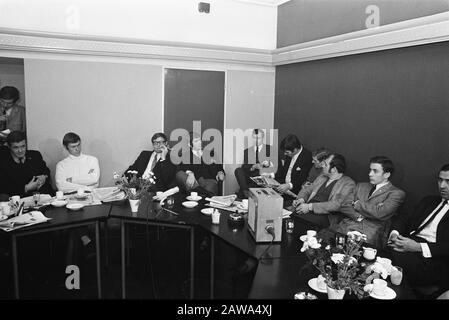 Draw in the quarterfinals of the European Cup football. [Journalists listen to the broadcast of the draw?] Date: December 10, 1969 Keywords: journalists, sport, football Institution Name: European Cup, Feyenoord Stock Photo