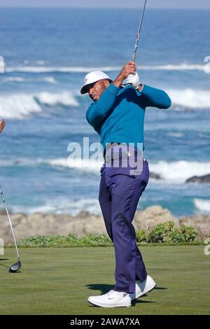 Lake Buena Vista, FL, USA. 17th Jan, 2020. NFL player Larry Fitzgerald  reacts to sinking his par putt from off the green on 18 during 2nd round of  Diamond Resorts Tournament of