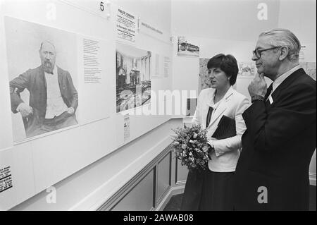 Official opening exhibition Panorama Phenomenon in the Panorama Mesdag by Princess Margriet and Pieter van Vollenhoven  Marguerite viewing the exhibition Date: September 25, 1981 Location: The Hague, South Holland Keywords: openings , princesses, exhibitions Person Name: Marguerite, princess Institution Name: Panorama Mesdag Stock Photo
