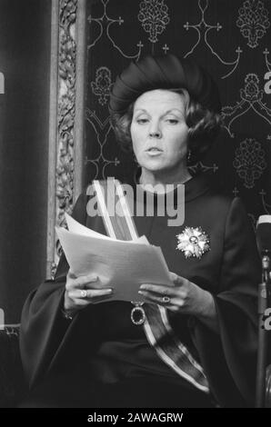 Budget Day 1980  Queen Beatrix reads her first speech from the throne in the Knights Date: September 16, 1980 Location: The Hague, South Holland Keywords: queens, throne speeches Person Name: Beatrix, Queen Institution Name: Knights Hall Stock Photo