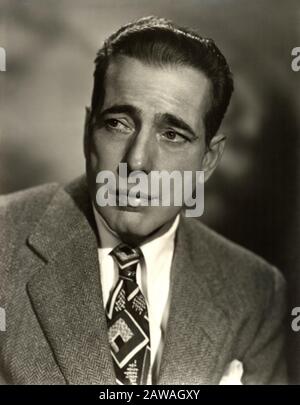 1950 ca , HOLLYWOOD , USA : The  celebrated movie actor  HUMPHREY BOGART ( 1899 - 1957 ) , pubblicity still  - CINEMA - ATTORE CINEMATOGRAFICO - crava Stock Photo